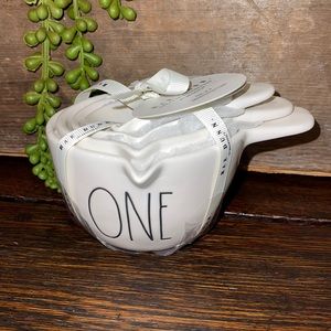 Brand new Rae Dunn Measuring cups!